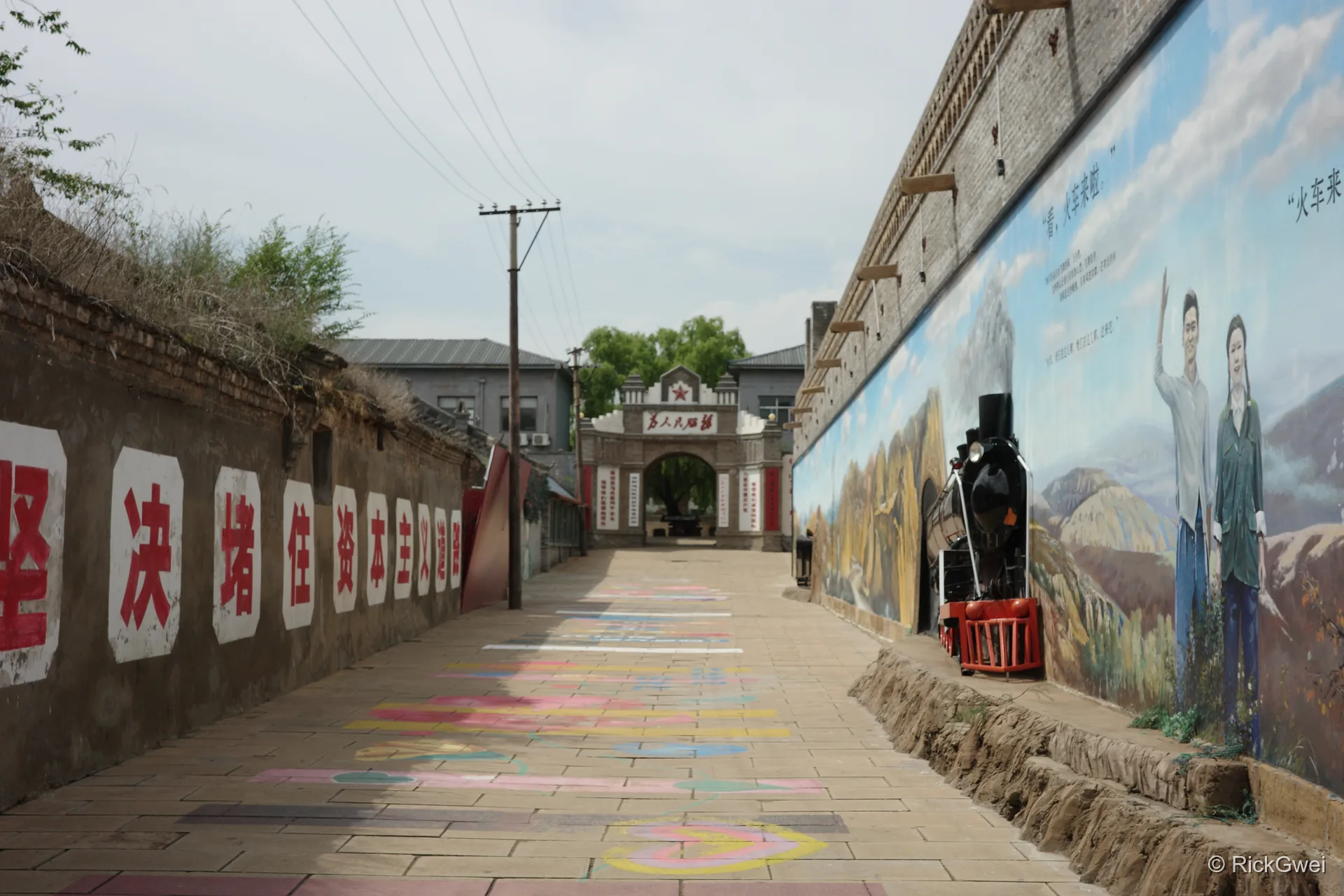 高家堡街巷里的墙绘